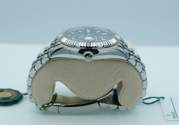Rolex 336934 SKY-DWELLER BLUE DIAL JUBILEE BAND NEW MODEL 2024 FULL SET - Image 3