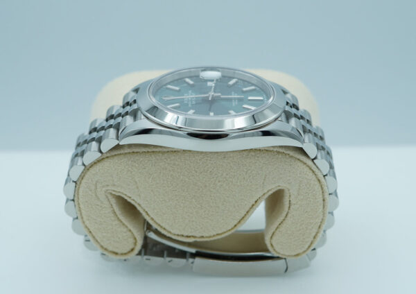 Rolex 126300 DATEJUST 41 MINT GREEN DIAL JUBILEE BAND 2024 COMPLETE SET - Image 4