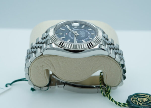 Rolex 336934 SKY-DWELLER BLUE DIAL JUBILEE BAND NEW MODEL 2024 FULL SET - Image 4