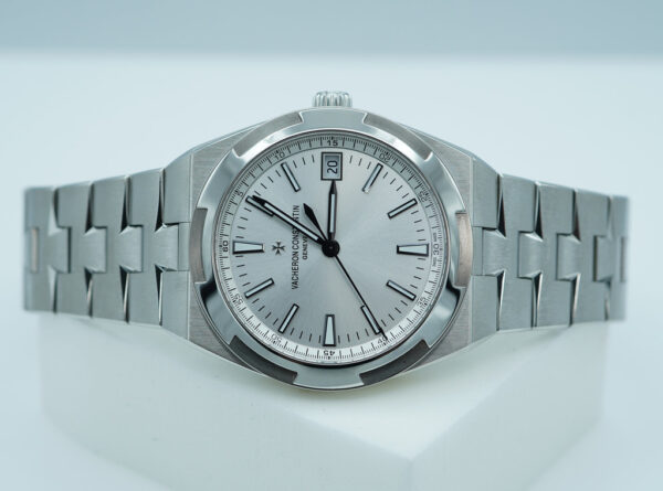 Vacheron CONSTANTIN OVERSEAS 4500V STEEL SILVER DIAL 2023 WARRANTY FULL SET - Image 10