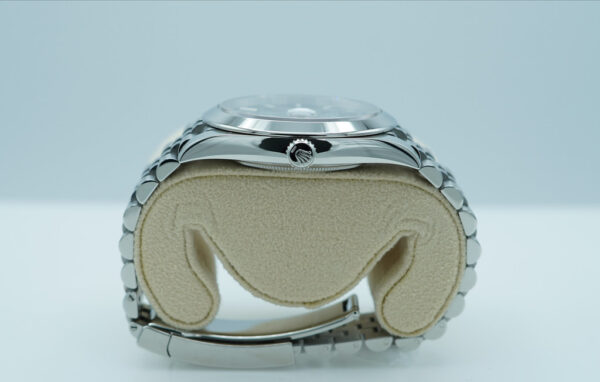 Rolex 126300 DATEJUST 41 MINT GREEN DIAL JUBILEE BAND 2024 COMPLETE SET - Image 3