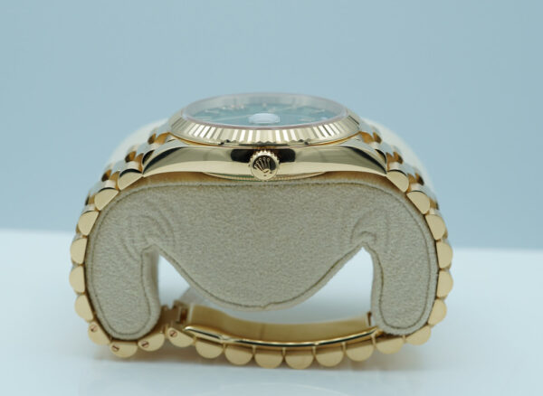 Rolex 228238 DAY DATE 40 18K YELLOW GOLD GREEN ROMAN DIAL 2023 COMPLETE SET - Image 3