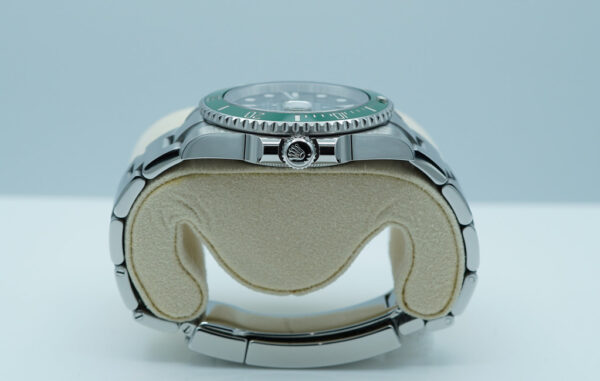 Rolex 116610LV SUBMARINER HULK GREEN DIAL GREEN BEZEL 2015 FULL SET - Image 3