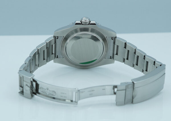 Rolex 116610LV SUBMARINER HULK GREEN DIAL GREEN BEZEL 2015 FULL SET - Image 8