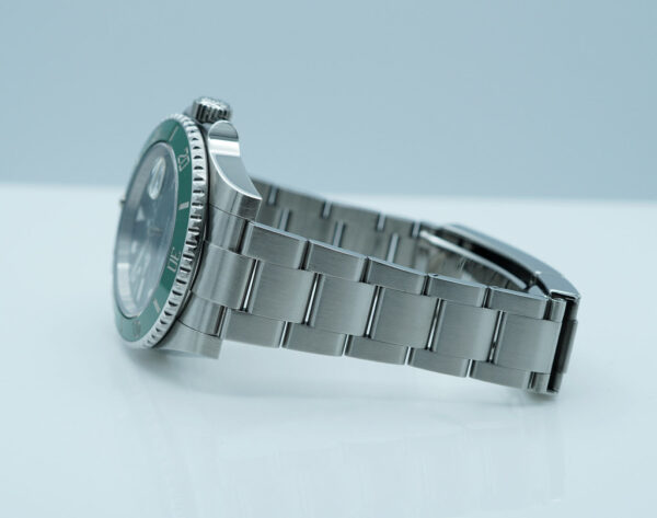 Rolex 116610LV SUBMARINER HULK GREEN DIAL GREEN BEZEL 2015 FULL SET - Image 5