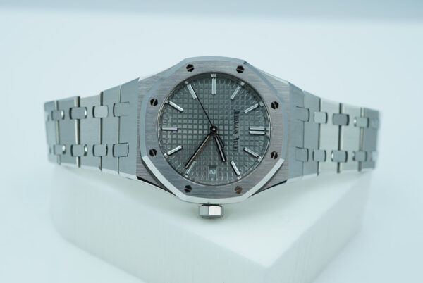 Audemars PIGUET ROYAL OAK 15550ST GREY DIAL 37MM 2023 WARRANTY FULL SET - Image 9
