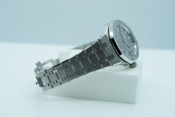 Audemars PIGUET ROYAL OAK 15550ST GREY DIAL 37MM 2023 WARRANTY FULL SET - Image 6
