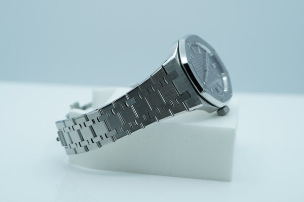 Audemars PIGUET ROYAL OAK 15550ST GREY DIAL 37MM 2023 WARRANTY COMPLETE SET - Image 5
