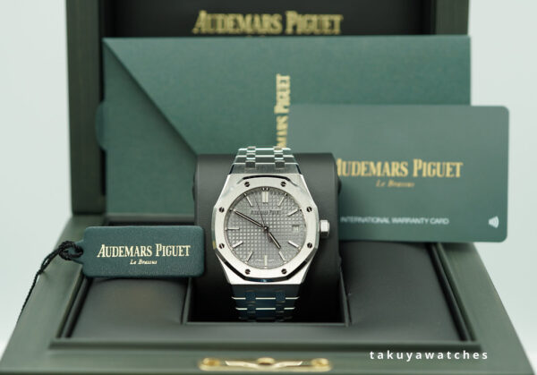 Audemars PIGUET ROYAL OAK 15550ST GREY DIAL 37MM 2023 WARRANTY COMPLETE SET - Image 2