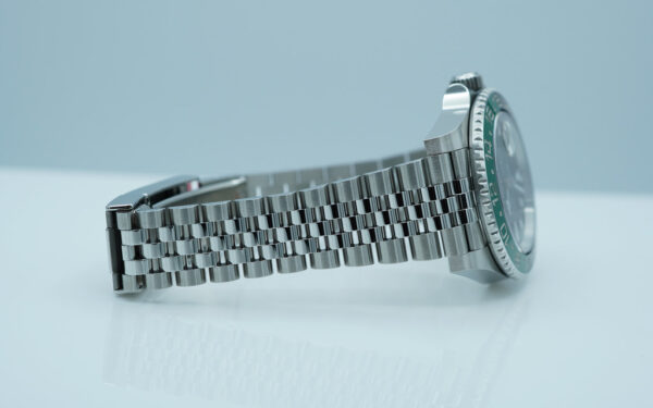 Rolex 126720VTNR GMT MASTER 2 LEFTY BLACK GREEN SPRITE JUBILEE BAND 2023 FULL SET - Image 6