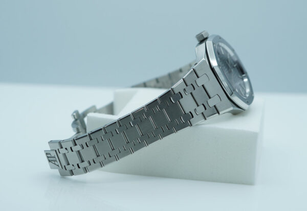 Audemars PIGUET ROYAL OAK 15550ST GREY DIAL 37MM 2023 WARRANTY COMPLETE SET - Image 6