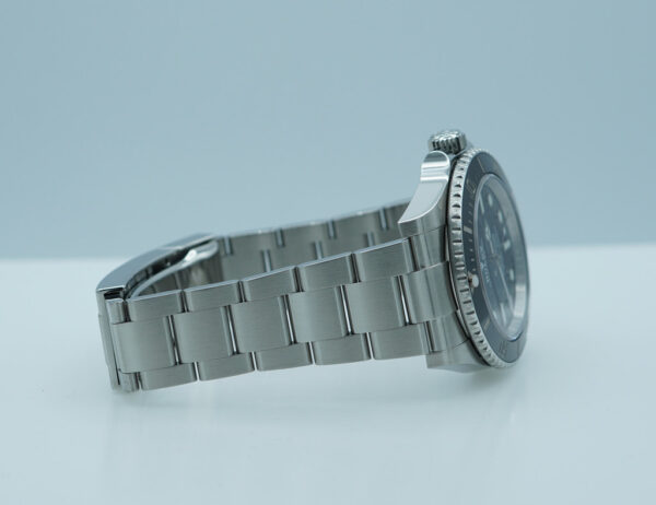 Rolex 124060 SUBMARINER NO DATE 41 NEW MODEL 2024 WARRANTY COMPLETE SET - Image 6