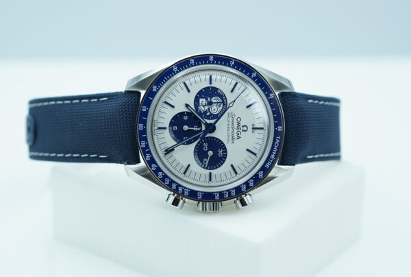 Omega SPEEDMASTER SILVER SNOOPY AWARD 50TH ANNIVERSARY 2023 FULL SET - Image 9