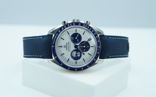 Omega SPEEDMASTER SILVER SNOOPY AWARD 50TH ANNIVERSARY 2023 FULL SET - Image 10