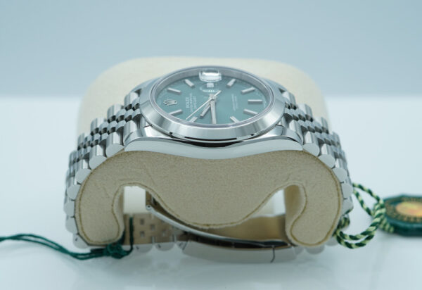 BRAND NEW Rolex 126300 DATEJUST 41 MINT GREEN DIAL JUBILEE BAND 2024 FULL SET - Image 4