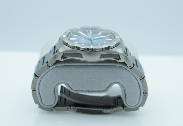 H. Moser & Cie PIONEER CENTRE SECONDS FUNKY BLUE LIMITED OF 100 PIECES FULL SET - Image 4