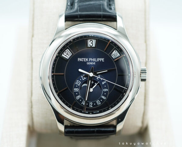 Patek PHILIPPE 5205G ANNUAL CALENDAR 18K WHITE GOLD BLUE DIAL 2020 FULL SET