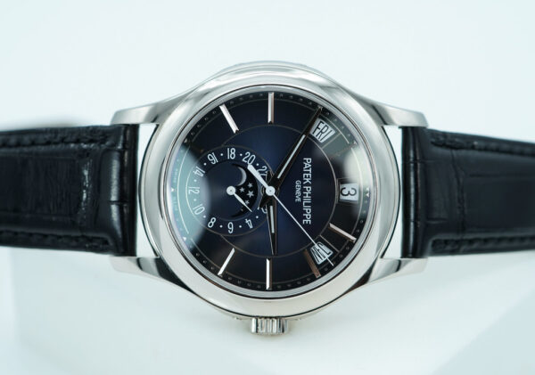 Patek PHILIPPE 5205G ANNUAL CALENDAR 18K WHITE GOLD BLUE DIAL 2020 FULL SET - Image 9