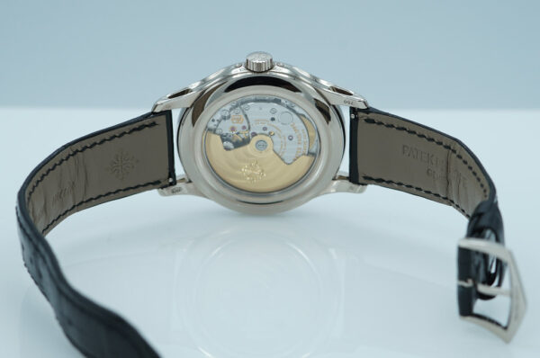 Patek PHILIPPE 5205G ANNUAL CALENDAR 18K WHITE GOLD BLUE DIAL 2020 FULL SET - Image 8