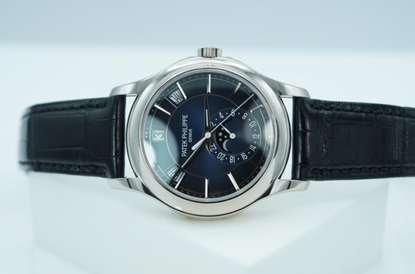 Patek PHILIPPE 5205G ANNUAL CALENDAR 18K WHITE GOLD BLUE DIAL 2020 FULL SET - Image 10