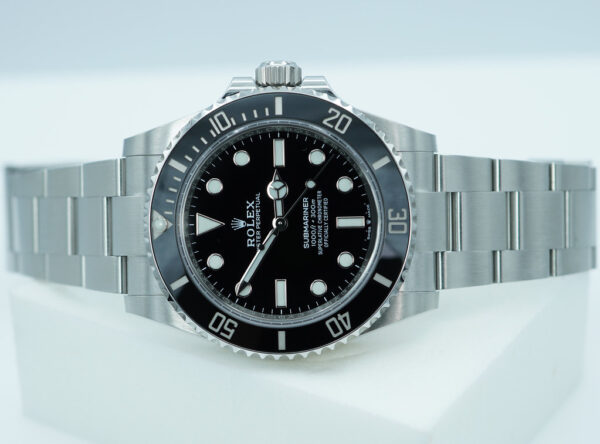 Rolex 124060 SUBMARINER NO DATE 41 NEW MODEL 2023 WARRANTY FULL SET - Image 10
