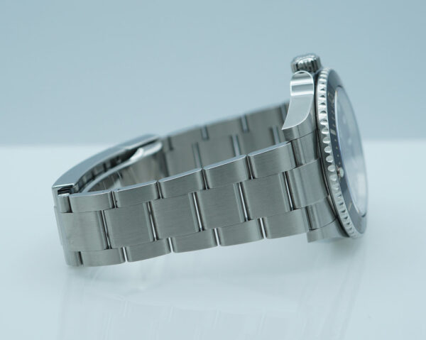 Rolex 124060 SUBMARINER NO DATE 41 NEW MODEL 2023 WARRANTY FULL SET - Image 6