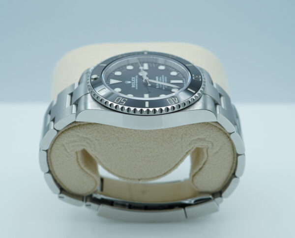 Rolex 124060 SUBMARINER NO DATE 41 NEW MODEL 2023 WARRANTY FULL SET - Image 4