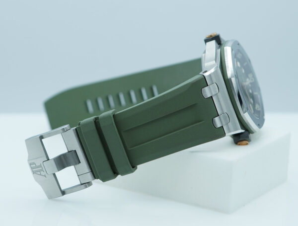 Audemars PIGUET ROYAL OAK OFFSHORE DIVER 15720ST KHAKI GREEN DIAL 2021 WARRANTY - Image 6