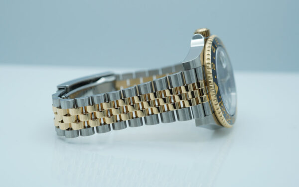 Rolex 126713GRNR GMT MASTER 2 GREY BLACK BEZEL JUBILEE BAND 2024 FULL SET - Image 6