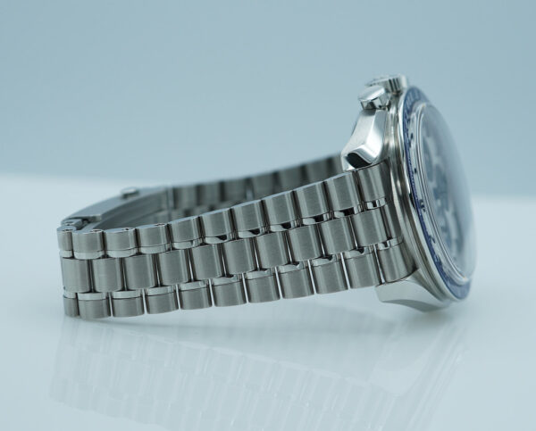 Omega SPEEDMASTER SILVER SNOOPY AWARD 50TH ANNIVERSARY EXTRA 3861 BRACELET 2022 FULL SET - Image 6