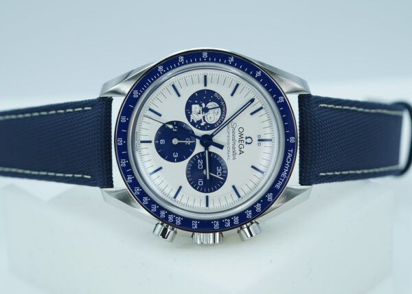 BRAND NEW Omega SPEEDMASTER SILVER SNOOPY AWARD 50TH ANNIVERSARY 2025 FULL SET - Image 9