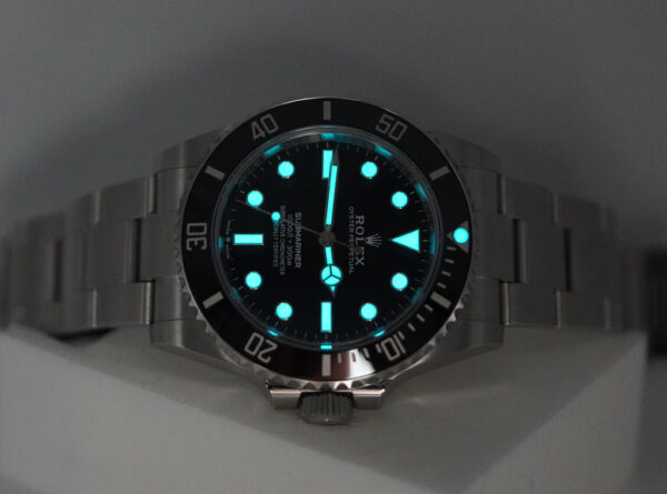 Rolex 124060 SUBMARINER NO DATE 41 NEW MODEL 2022 WARRANTY FULL SET - Image 11