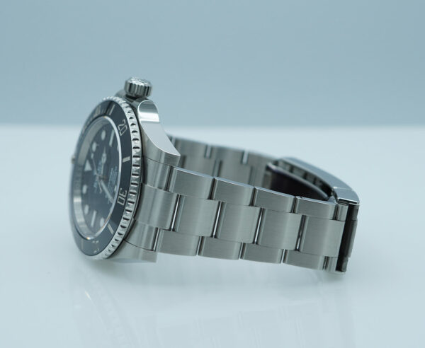 Rolex 124060 SUBMARINER NO DATE 41 NEW MODEL 2022 WARRANTY FULL SET - Image 5