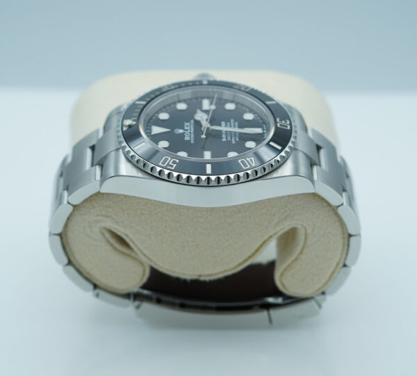 Rolex 124060 SUBMARINER NO DATE 41 NEW MODEL 2022 WARRANTY FULL SET - Image 4