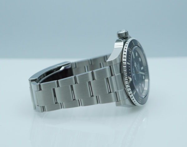 Rolex 124060 SUBMARINER NO DATE 41 NEW MODEL 2022 WARRANTY FULL SET - Image 6