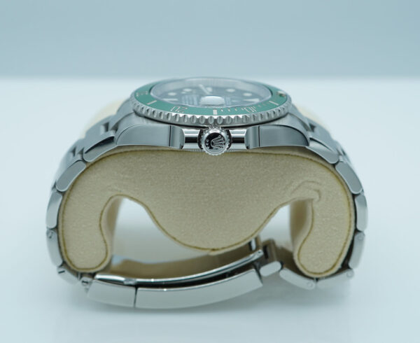 Rolex 116610LV SUBMARINER HULK GREEN DIAL GREEN BEZEL 2019 FULL SET - Image 3