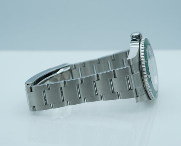Rolex 116610LV SUBMARINER HULK GREEN DIAL GREEN BEZEL 2019 FULL SET - Image 5