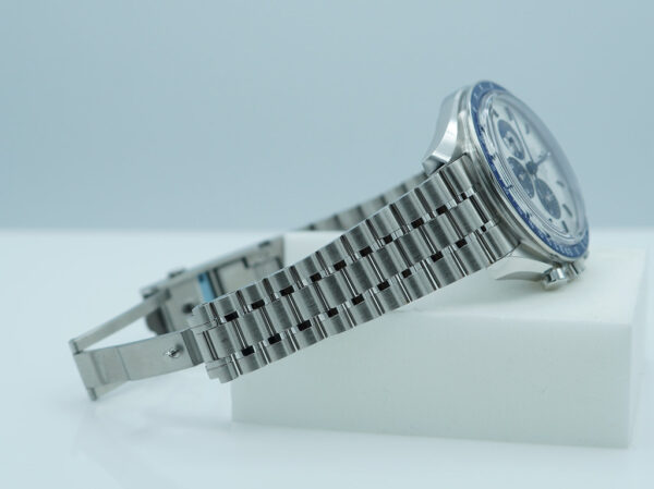 Omega SPEEDMASTER SILVER SNOOPY AWARD 50TH ANNIVERSARY EXTRA 3861 BRACELET 2025 FULL SET - Image 6