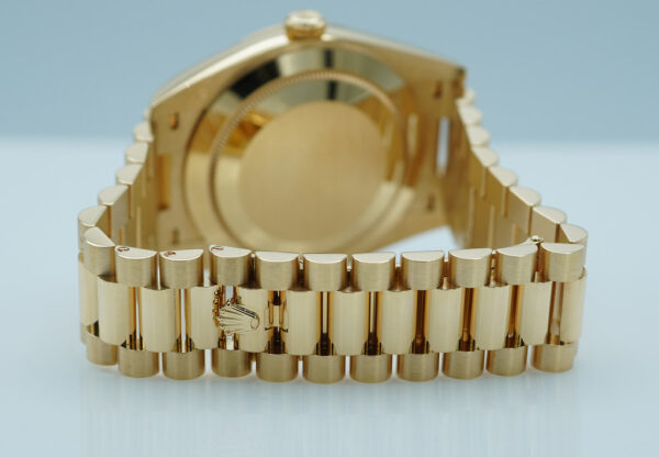 Rolex 228238 DAY DATE 40 18K YELLOW GOLD SILVER MOTIF DIAL 2021 FULL SET - Image 7