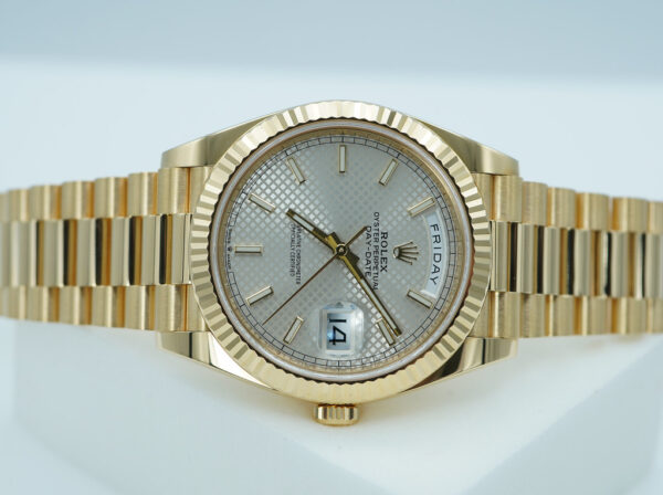Rolex 228238 DAY DATE 40 18K YELLOW GOLD SILVER MOTIF DIAL 2021 FULL SET - Image 9