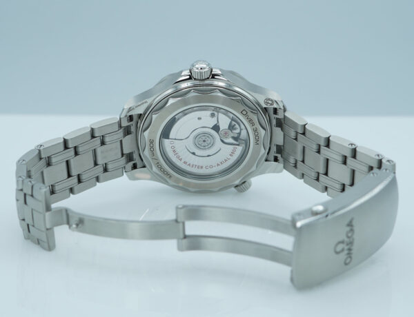 Omega SEAMASTER DIVER 300M GREEN WAVE DIAL BRACELET 2025 WARRANTY FULL SET - Image 8