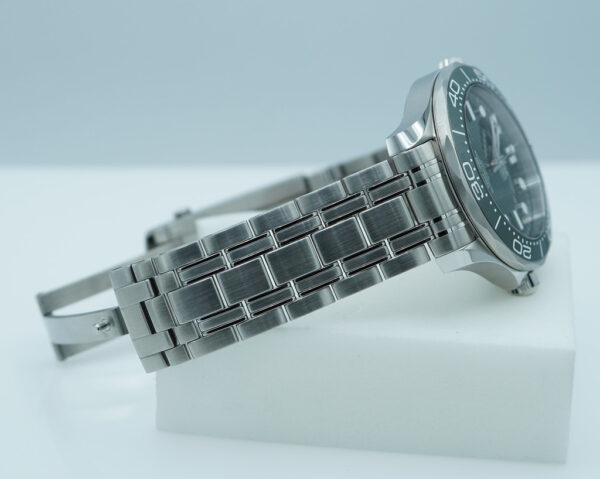 Omega SEAMASTER DIVER 300M GREEN WAVE DIAL BRACELET 2025 WARRANTY FULL SET - Image 6
