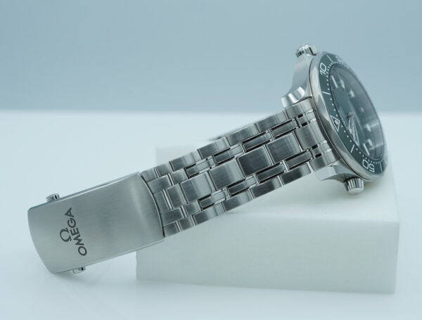 Omega SEAMASTER DIVER 300M GREEN WAVE DIAL BRACELET 2025 WARRANTY FULL SET - Image 5