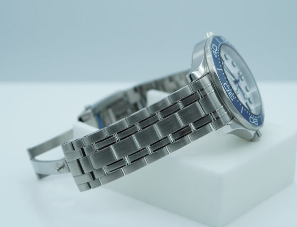 Omega SEAMASTER DIVER 300M TOKYO 2020 OLYMPICS WHITE DIAL BLUE BEZEL FULL SET - Image 6