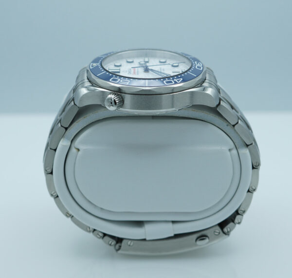 Omega SEAMASTER DIVER 300M TOKYO 2020 OLYMPICS WHITE DIAL BLUE BEZEL FULL SET - Image 4