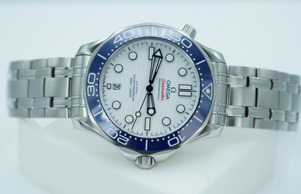 Omega SEAMASTER DIVER 300M TOKYO 2020 OLYMPICS WHITE DIAL BLUE BEZEL FULL SET - Image 9