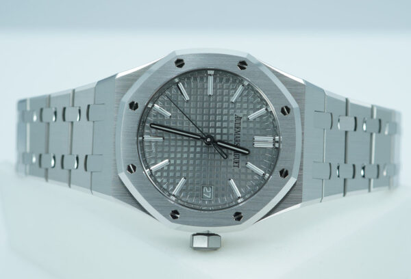 NEW Audemars PIGUET ROYAL OAK STEEL 15550ST GREY DIAL 37MM 2023 FULL SET - Image 9