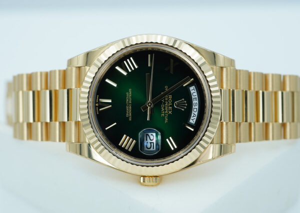 BRAND NEW  Rolex 228238 DAY DATE 40 YELLOW GOLD GREEN OMBRE DIAL 2025 FULL SET - Image 9
