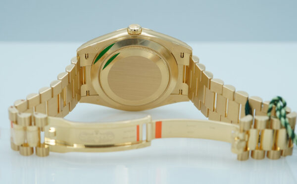 BRAND NEW  Rolex 228238 DAY DATE 40 YELLOW GOLD GREEN OMBRE DIAL 2025 FULL SET - Image 8