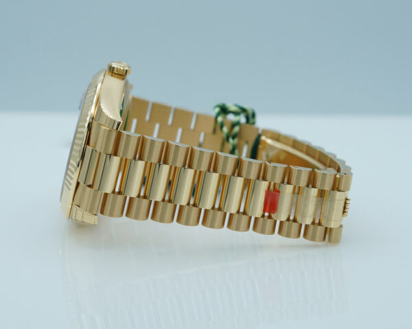 BRAND NEW  Rolex 228238 DAY DATE 40 YELLOW GOLD GREEN OMBRE DIAL 2025 FULL SET - Image 5